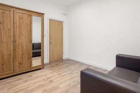 2 bedroom flat to rent, Canfield Place, South Hampstead, London