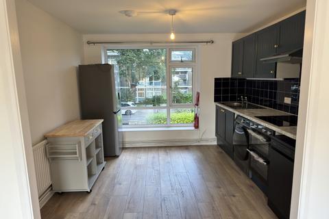 3 bedroom maisonette to rent, Arden, London