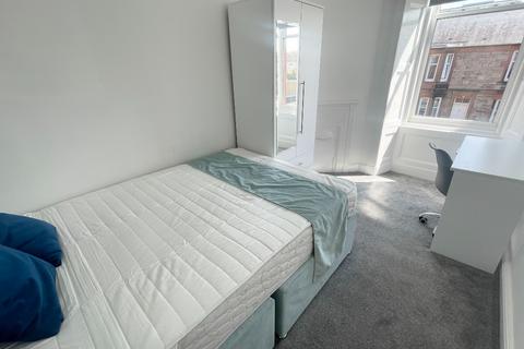 3 bedroom flat to rent, West Savile Terrace, Edinburgh EH9