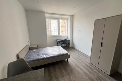 Studio to rent, City Centre