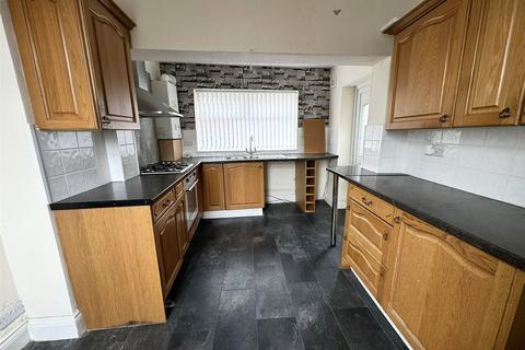 3 bedroom end of terrace house to rent, Brighton Road, Gateshead, NE8