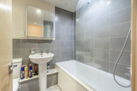 3 bedroom flat to rent, Vauxhall Bridge Road, Westminster, London, SW1V