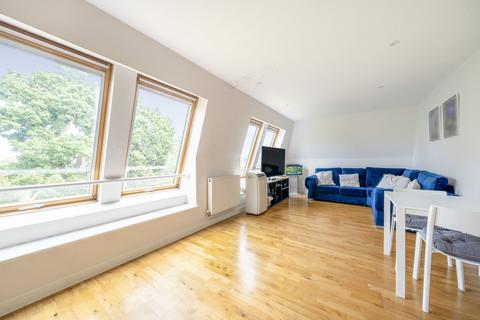 2 bedroom apartment for sale, The Avenue, Surrey KT4