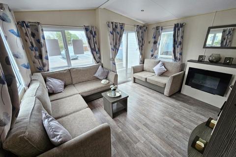 2 bedroom lodge for sale, Hedley Wood Holiday Park