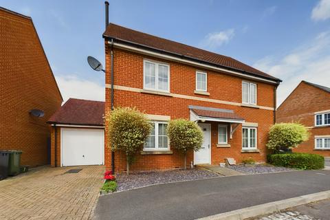 4 bedroom detached house for sale, Royal Gardens, Tadley, RG26