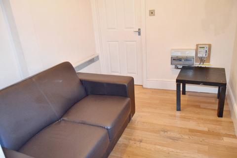 1 bedroom flat to rent, Park Avenue, London NW2