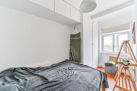 2 bedroom maisonette to rent, Central Road, Worcester Park, KT4
