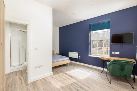 Studio to rent, Briton Street