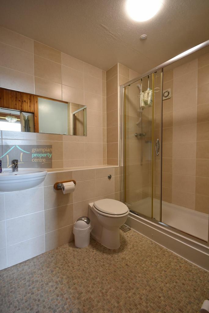 En-suite bed 2