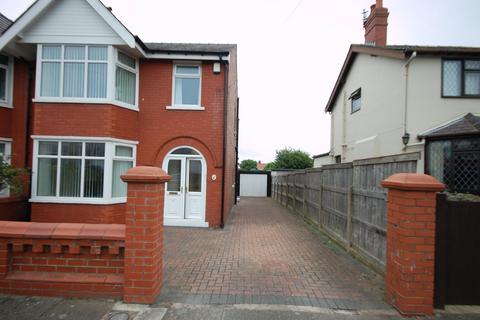 3 bedroom semi-detached house to rent, Holcombe Road, Blackpool FY2