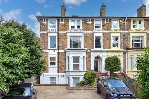 3 bedroom flat for sale, High Road, Buckhurst Hill, Essex