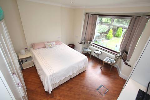 4 bedroom bungalow to rent, Salisbury Road, Worcester Park KT4