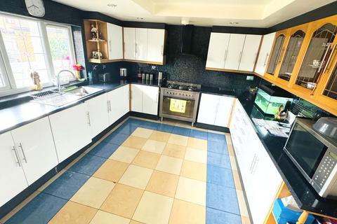 6 bedroom detached house for sale, Aspley Park Drive, Nottingham, Nottinghamshire, NG8 3EA