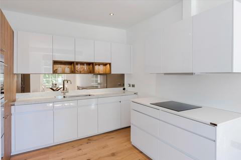 3 bedroom flat to rent, Gloucester Terrace, Paddington, London, W2.