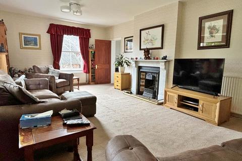 3 bedroom flat for sale, The Old Post Office, Wilton, SN8 3SS