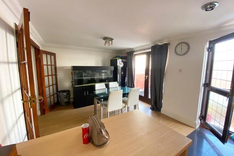 3 bedroom flat for sale, Collingwood Road, Basildon SS16