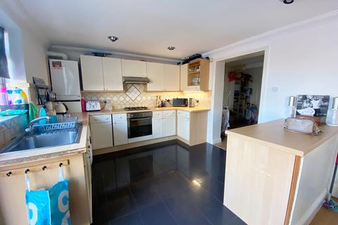 3 bedroom flat for sale, Collingwood Road, Basildon SS16