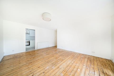 2 bedroom apartment to rent, Park Road London N2