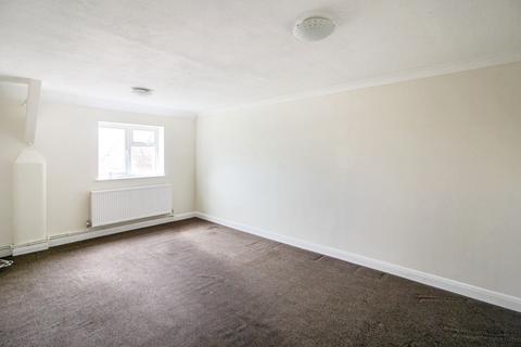 1 bedroom flat for sale, Gorringe Avenue, South Darenth, Dartford, Kent, DA4 9LT