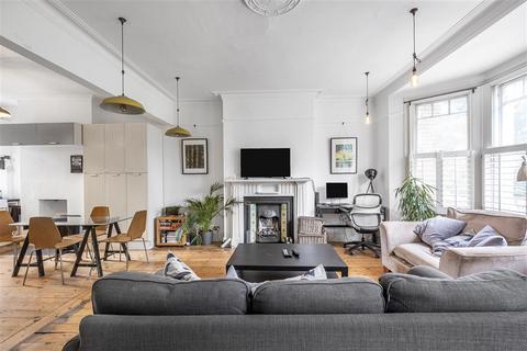 4 bedroom flat for sale, Clapham Common West Side, SW4