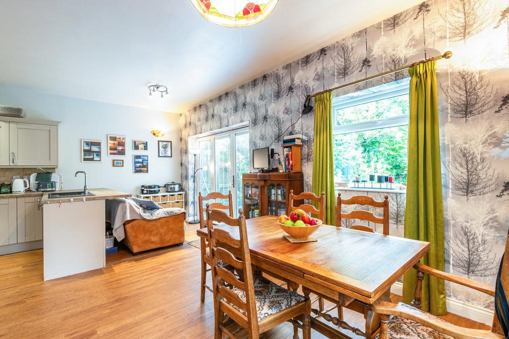 Dining kitchen