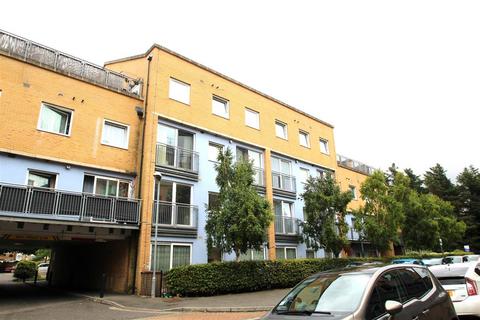 Wooldridge Close, Bedfont, Feltham