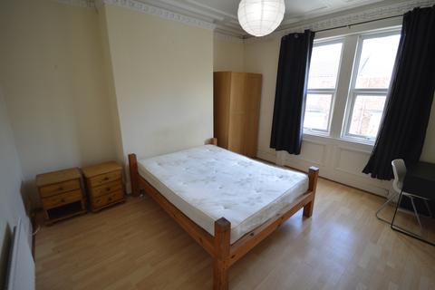 3 bedroom flat to rent, Dilston Road, Newcastle upon Tyne NE4