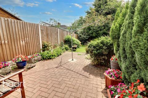 41 Heaton Gardens, Edlington, Doncaster, DN12 1SY