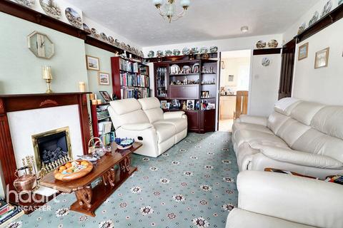 41 Heaton Gardens, Edlington, Doncaster, DN12 1SY