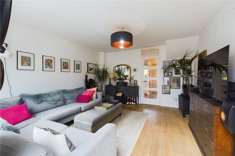 76 Barnfield Way, Oxted, RH8 9QG