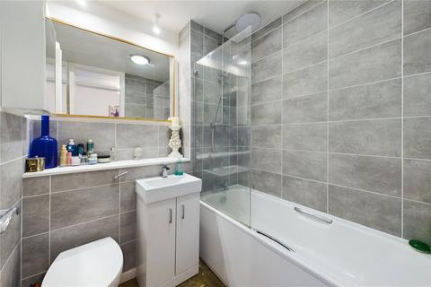 76 Barnfield Way, Oxted, RH8 9QG
