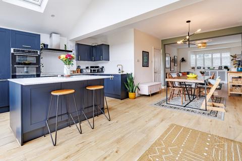 221 The Avenue, London, E4 9SE