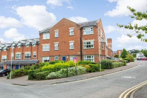2 bedroom flat for sale, Gardeners Place, Chartham, CT4