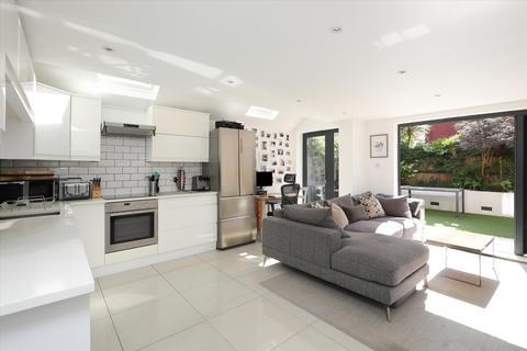 2 bedroom flat to rent, 5 Rudloe Road, London, SW12