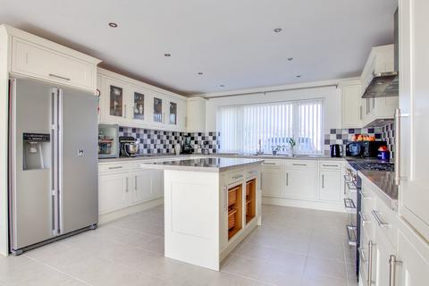 4 bedroom chalet for sale, First Marine Avenue, Barton on Sea, New Milton, BH25