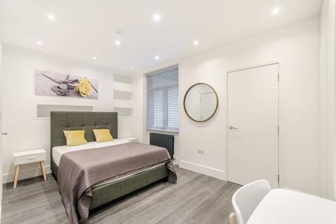 Studio to rent, Finborough Road, Chelsea, London, SW10