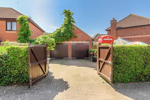 6 bedroom detached house for sale, Brill Place, Milton Keynes MK13