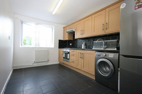 2 bedroom maisonette to rent, Campbell Road, Bow, London E3 4DP