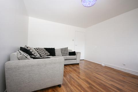 2 bedroom maisonette to rent, Campbell Road, Bow, London E3 4DP