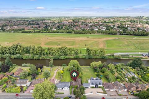 4 bedroom detached bungalow for sale, 252 Hylton Road, St. John's, Worcester.  WR2 5LA