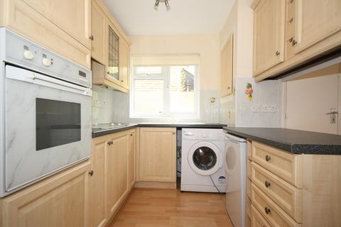 1 bedroom terraced house to rent, Woking GU21