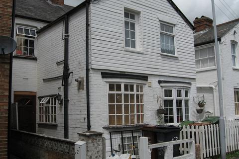 2 bedroom terraced house to rent, Mead Road, Edgware HA8