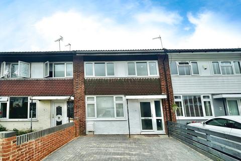 3 bedroom terraced house to rent, Humber Way, Langley SL3