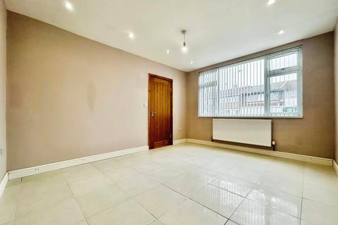 3 bedroom terraced house to rent, Humber Way, Langley SL3