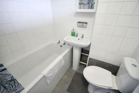 1 bedroom flat for sale, Belsay Gardens, Red House Farm, Newcastle upon Tyne, Tyne and Wear, NE3 2AU