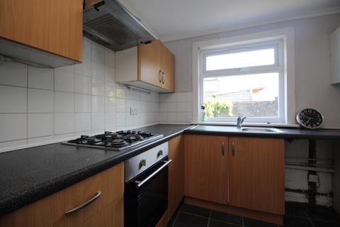 3 bedroom end of terrace house to rent, 16 Medlar Road Cumbernauld G67 3AL