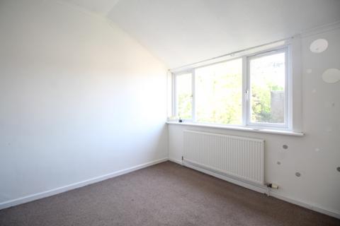 3 bedroom end of terrace house to rent, 16 Medlar Road Cumbernauld G67 3AL