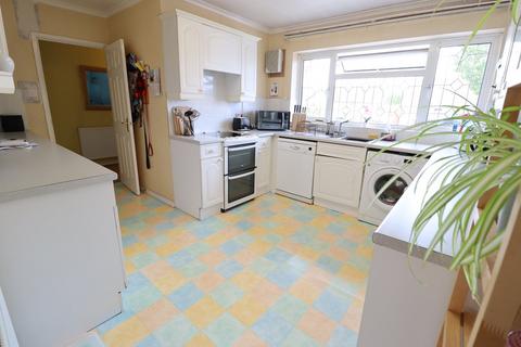 3 bedroom semi-detached house for sale, Pinewood Avenue, Leigh-on-Sea, SS9
