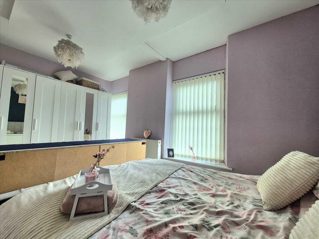 Bedroom 1 - Image 3