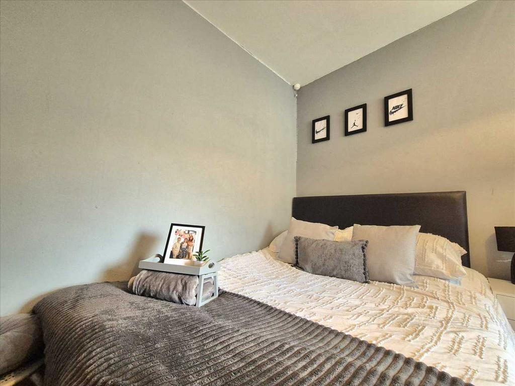 Bedroom 2 - Image 1